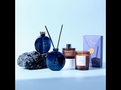 Ароматическая свеча и диффузор с палочками